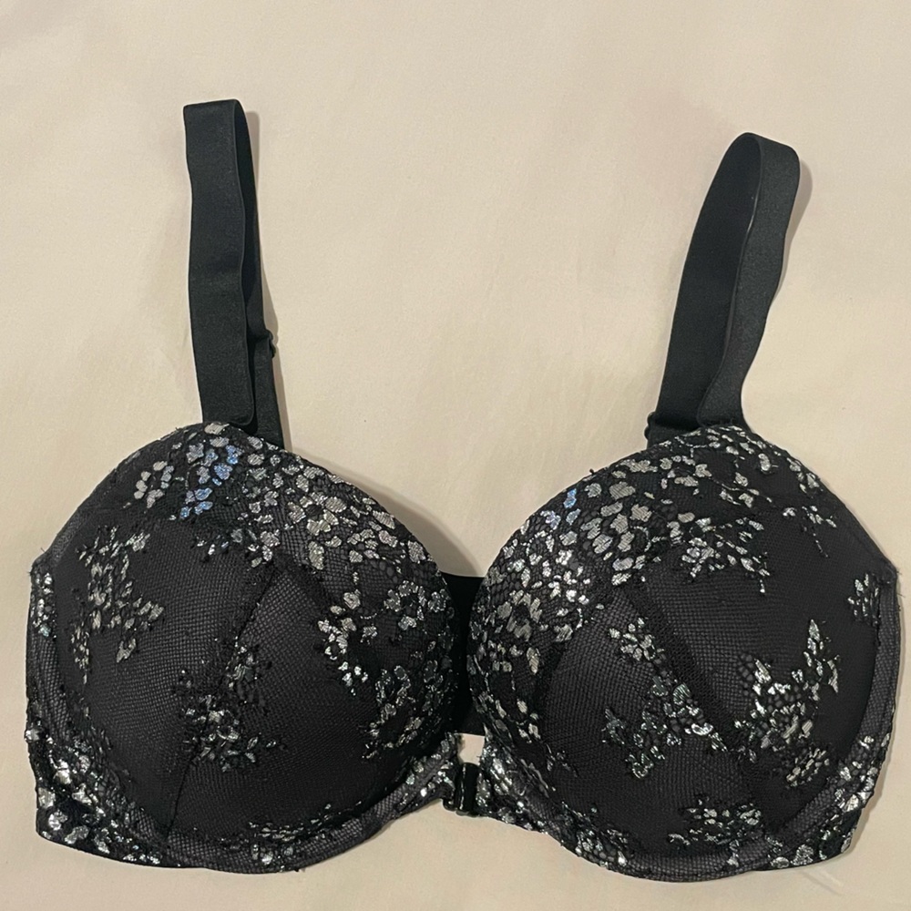 Victoria Secret Very Sexy Push-up Bra Black & Metallic silver Front Closure